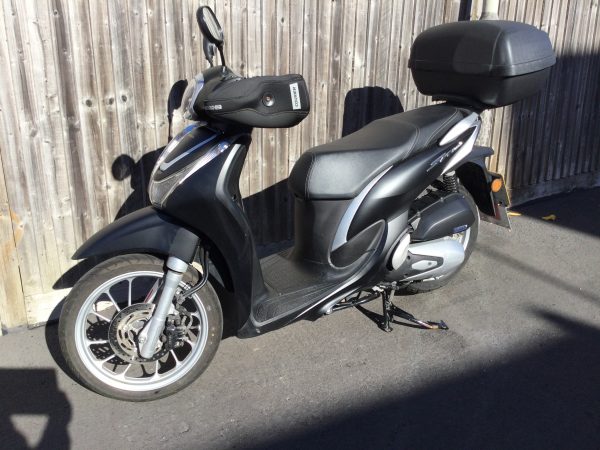 Honda FSH125-R SH-Mode Scooter LJ24